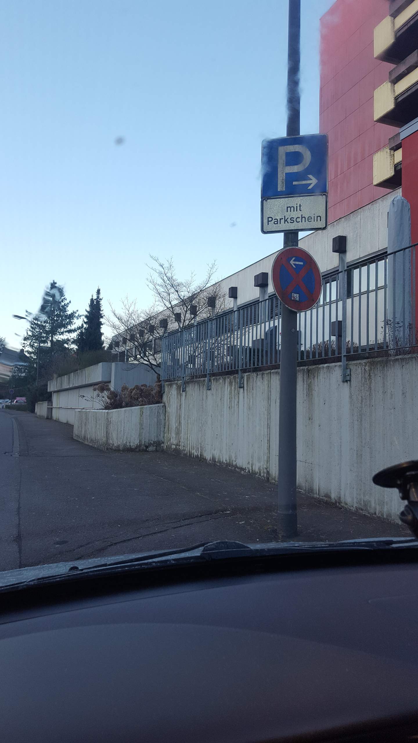 Darf ich vor diesem Schild Parken? (Verkehrsrecht)