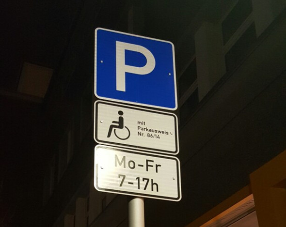 Parkplatz Schild - (Straßenschild, verkehrsordnung)