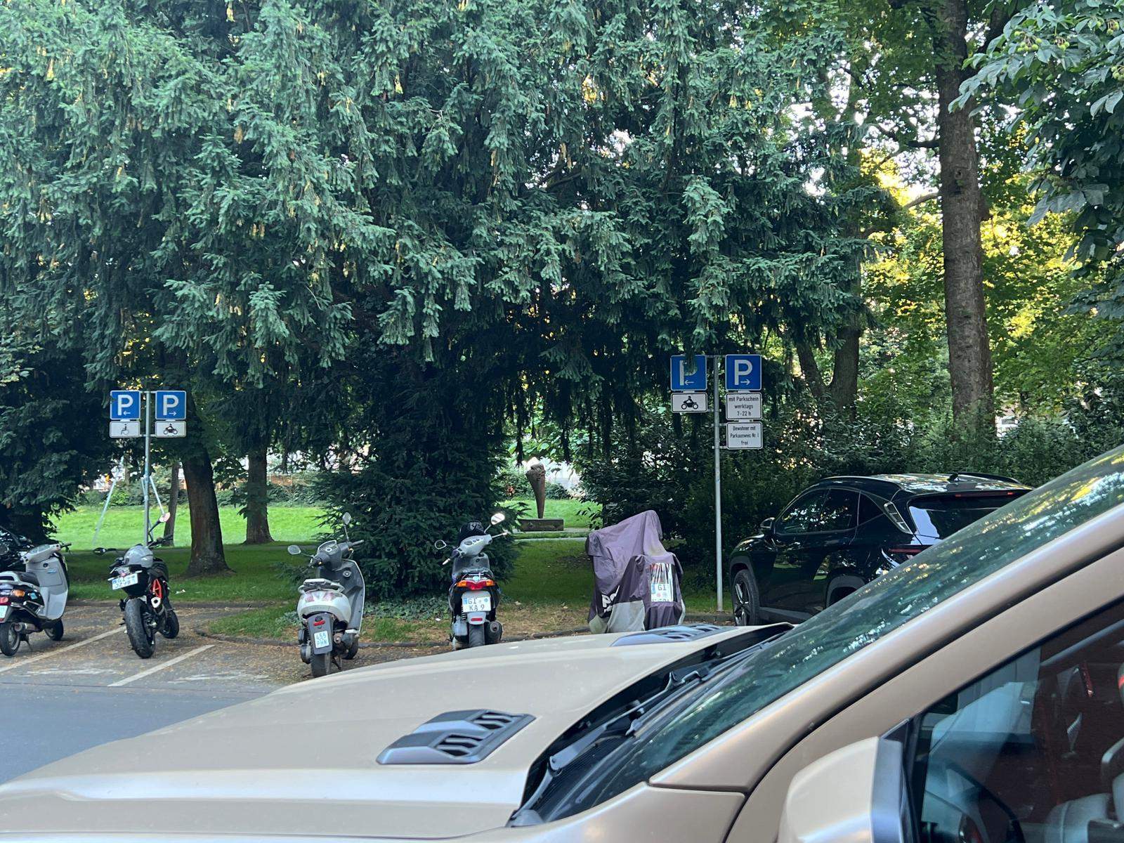 Darf Ein Motorrad Auf Einem Autoparkplatz Parken www.gutefrage.net