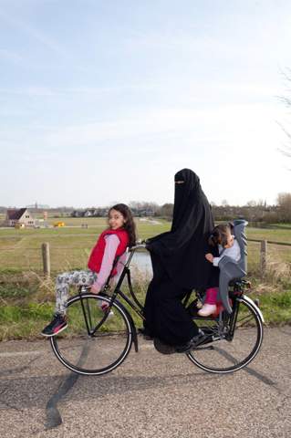 Darf man in der Burka Fahrrad fahren?