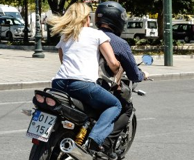 Varoufakis auf Motorrad - (Motorrad, Helm)