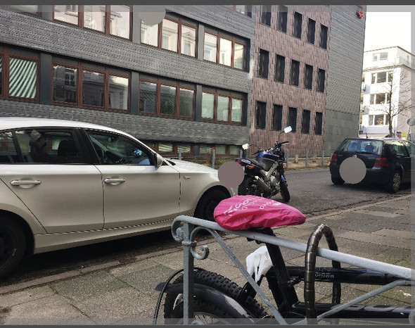 Ärgerlich wenn man in Hamburg wohnt.  - (Auto, Straßenverkehrsordnung, blockieren)