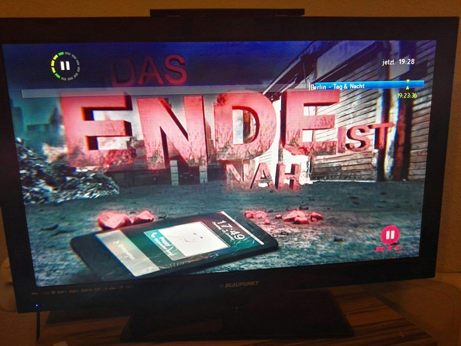 Das ende ist nah - Berlin Tag und Nacht Darstellerin Peggy in einer