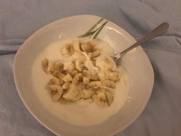 Das ist mein Mittagessen. 200 Gramm Speisequark 40 % Fett, 2 TL Zucker ... Das ist mein Mittagessen. 200 Gramm Speisequark 40 % Fett, 2 TL Zucker ...