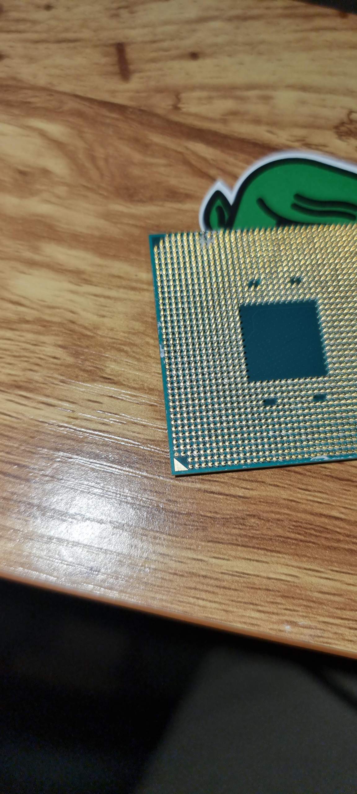 Das ist mein ryzen 3 1200 da ist mir ein pin wegebrochen ist das ...