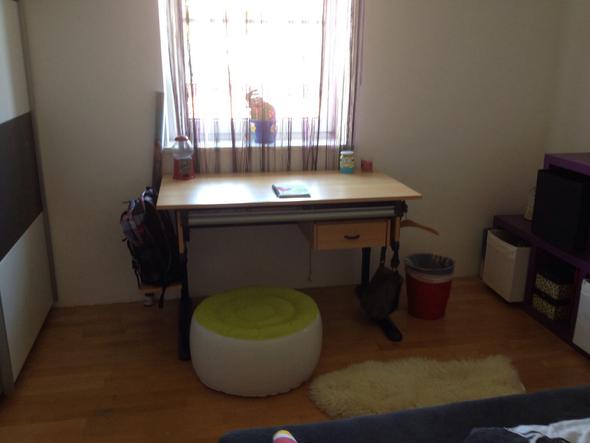 Schreibtisch & Fenster - (Jugendliche, Möbel, Zimmer)