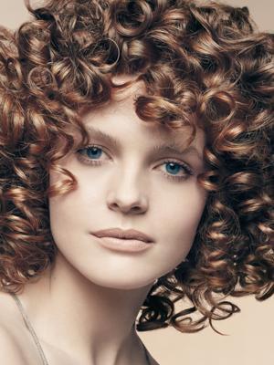 dauerhafte korkenzieherlocken haare