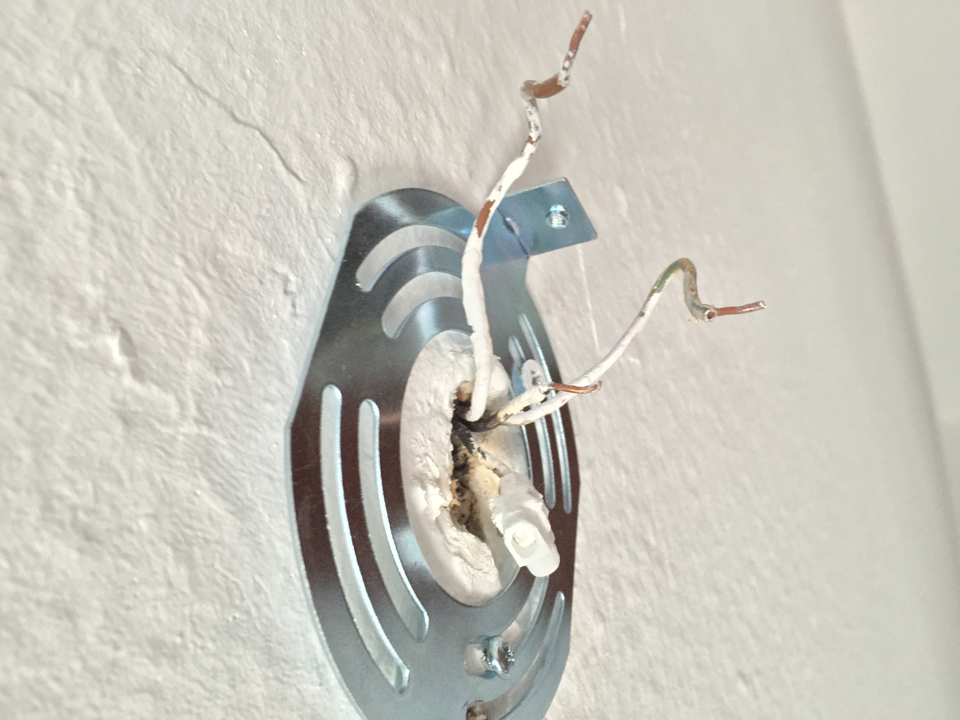 Decken Lampe anschließen, 4 Kabel aus der Decke, 3 in der Lampe