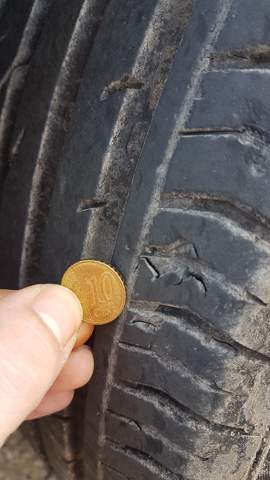 Defekt Am Autoreifen Auto Auto Und Motorrad Kfz