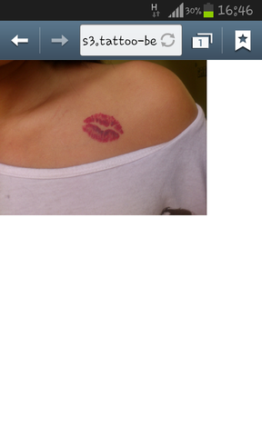 Den Kussmund Der Besten Freundin Tattoowieren Amp Einen Kurzen