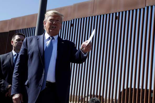 Denkt ihr, würde Donald Trump die Mauer fertig bauen lassen?