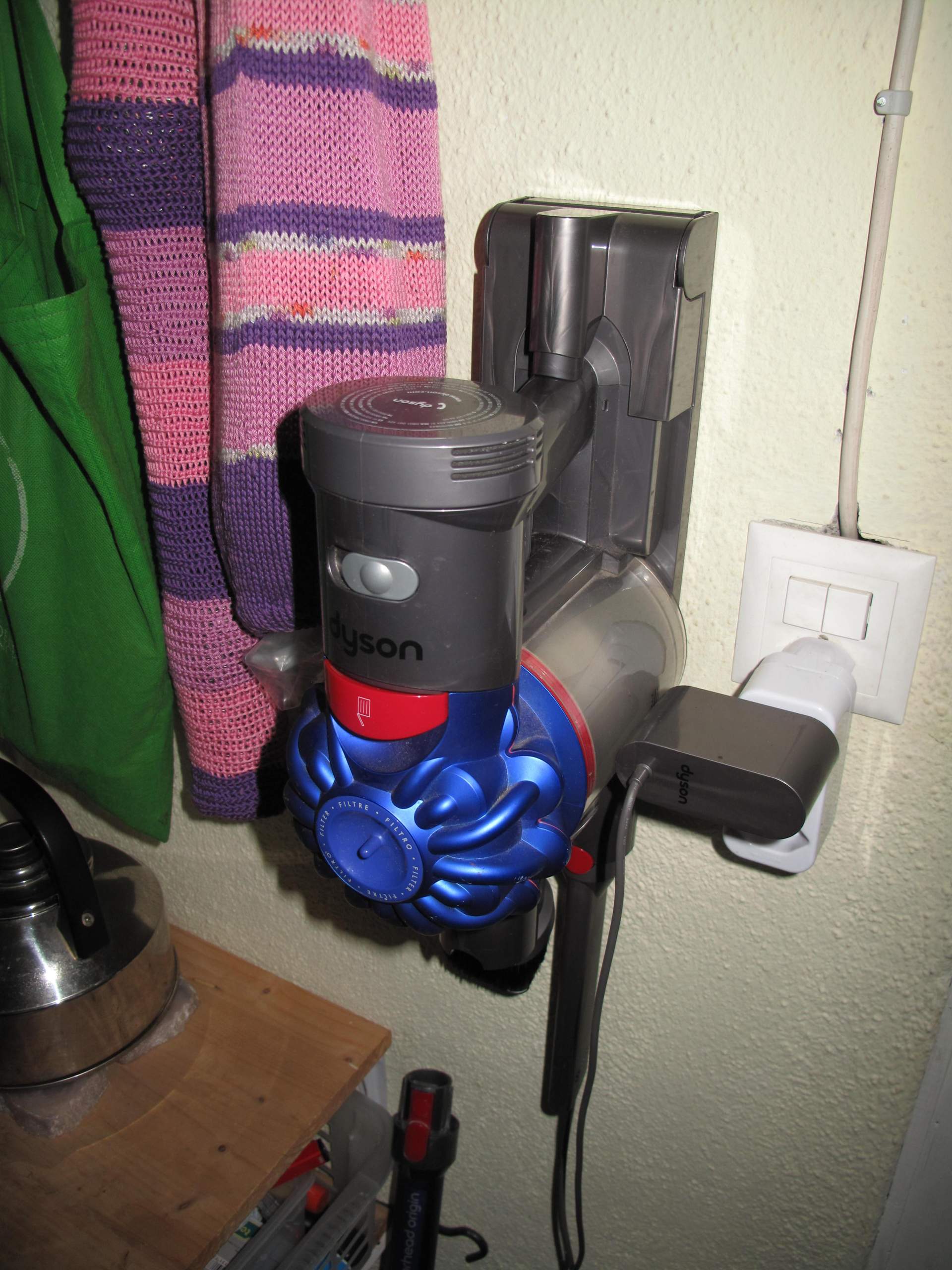 Staubsauger Geht Nicht Mehr An Wie Kann Ich Ihn Reparieren Der Dyson Staubsauger mag nicht mehr laden? (Elektronik, Akku, Reparatur)