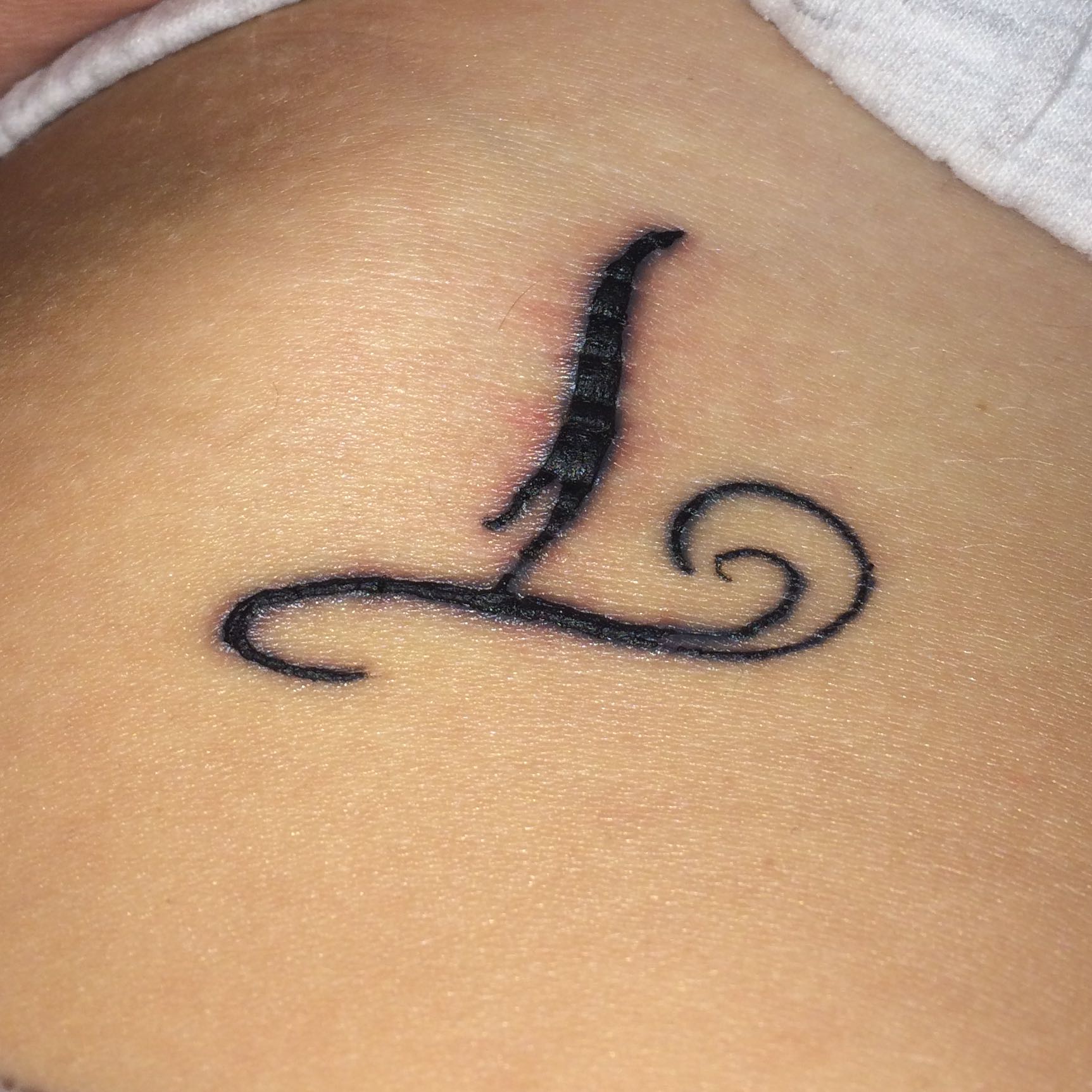 dicker schorf am tattoo