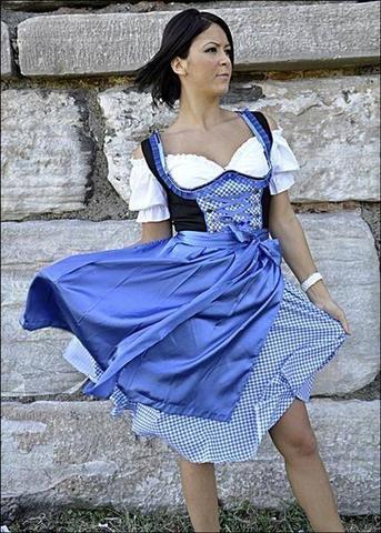 Dirndl - (Mode, Strumpfhose, kombinieren)