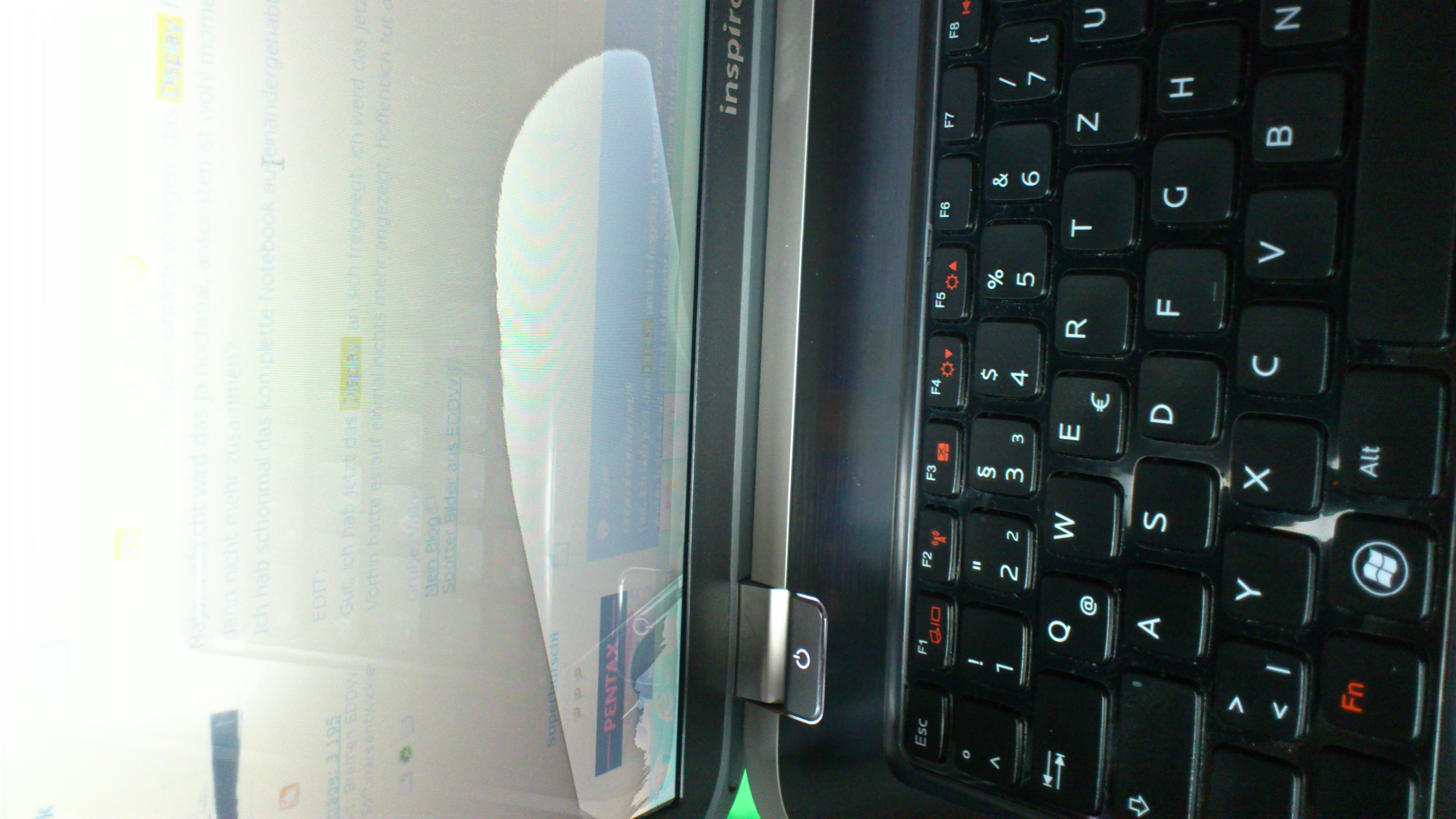 Display vom Laptop nach Reinigung ein großer weißer Fleck (beschädigt)