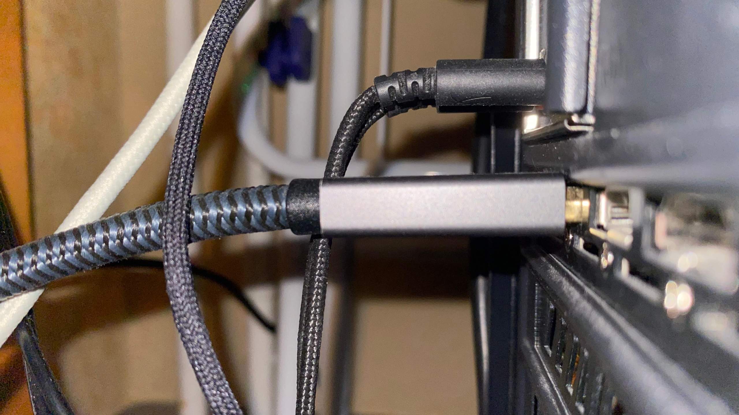 Displayport Kabel passt nicht ganz rein? (Gaming PC, Monitore an PC)