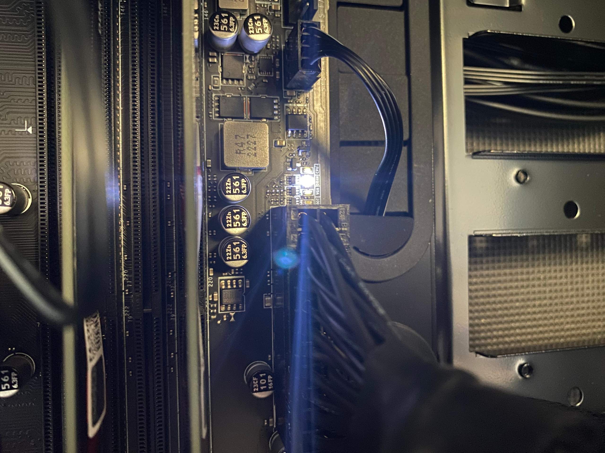 Dram Debug LED bei MSI b550 Gaming plus leuchtet? (Computer, PC)