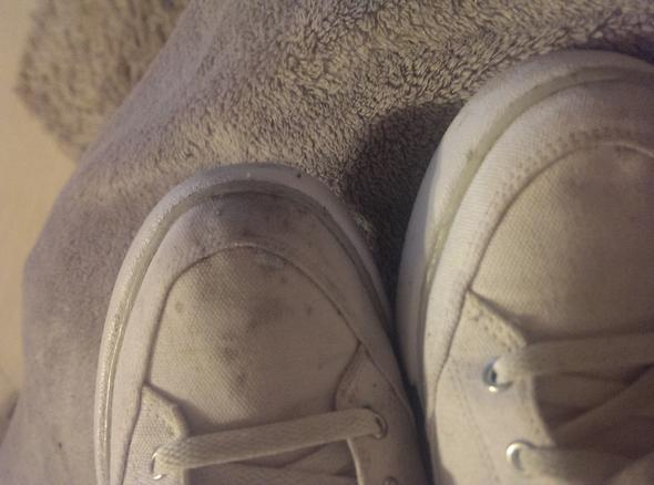 hab sie schon ein bisschen bearbeitet aber ich bin nicht zufrieden xd - (Nike, weiß, putzen)