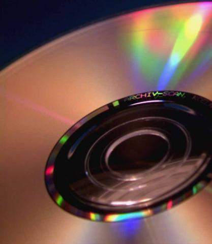 Dreht sich die Disc (CD, DVD, etc.) immer, während sie im Laufwerk