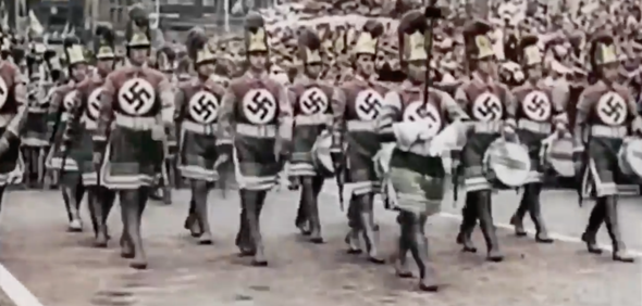 Drittes Reich- Was sind das für Kostüme, oder Uniformen?