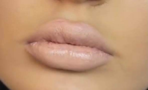 Drogerie Lippenstift der so aussieht?nude?wieso gibt es die Farbe nirgends?