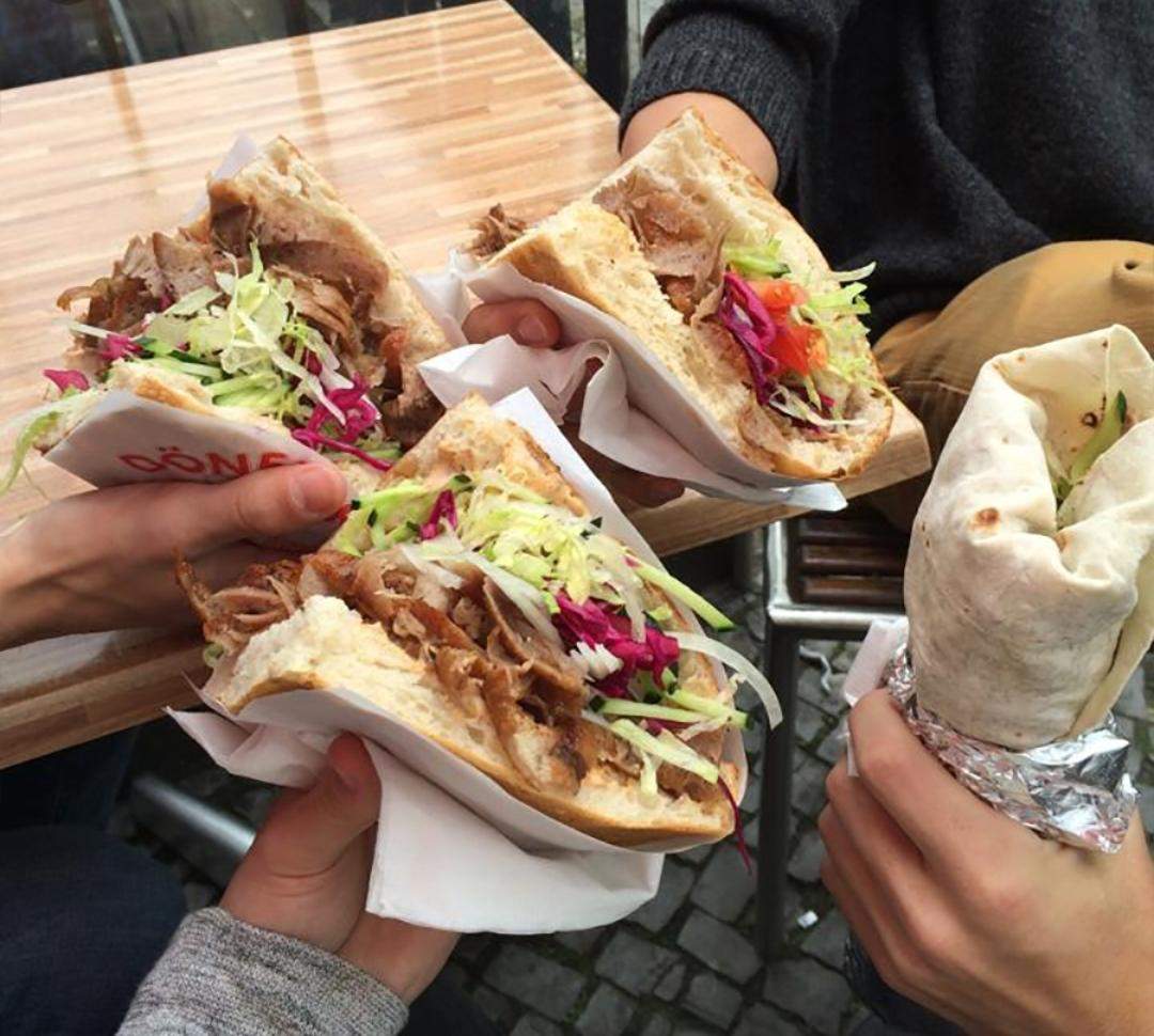 Dürum oder Döner im Fladenbrot? (Essen) Dürum oder Döner im Fladenbrot? (Essen)