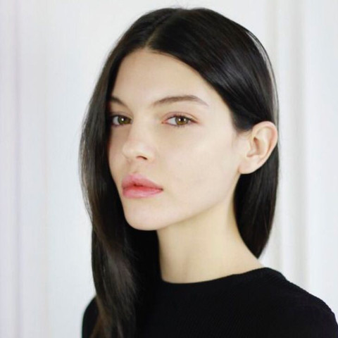 Dunkle Haare Blaue Augen Helle Haut Emo Normal Look