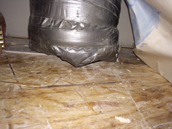 Rohr auf dem Dachboden - direkt über Küche (DH) - (Küche, Dunstabzugshaube, Abluftrohr)