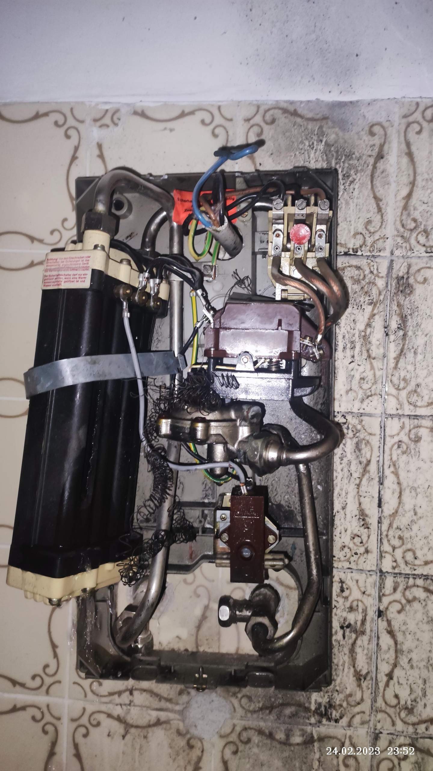 Durchlauferhitzer Kaputt Wer Zahlt Mieter Oder Vermieter Durchlauferhitzer durch Frost Explodiert, wer zahlt? (Versicherung)