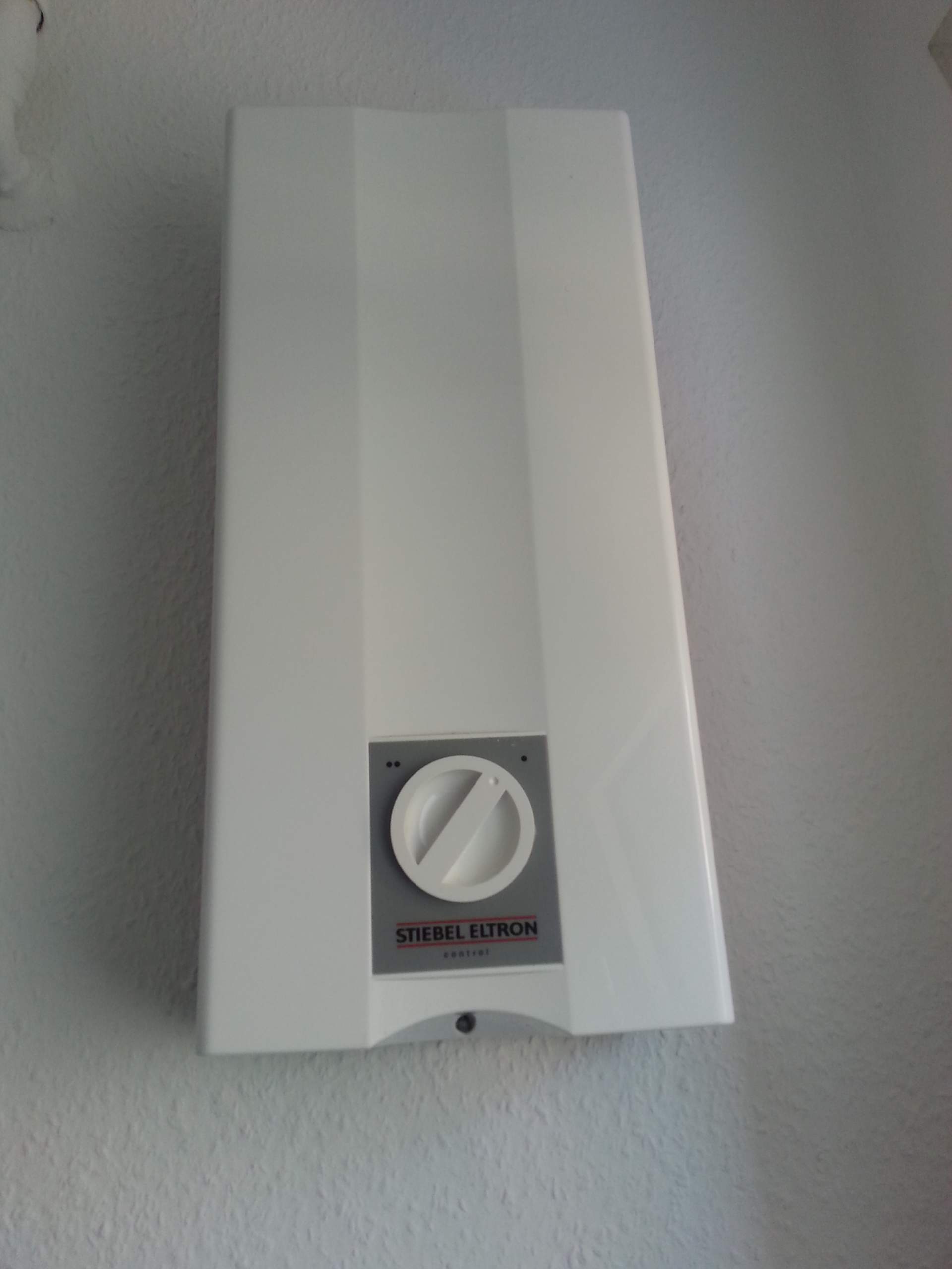 Durchlauferhitzer nur ganz heiß oder ganz kalt? (Wasser, Badezimmer) Durchlauferhitzer nur ganz heiß oder ganz kalt? (Wasser, Badezimmer)