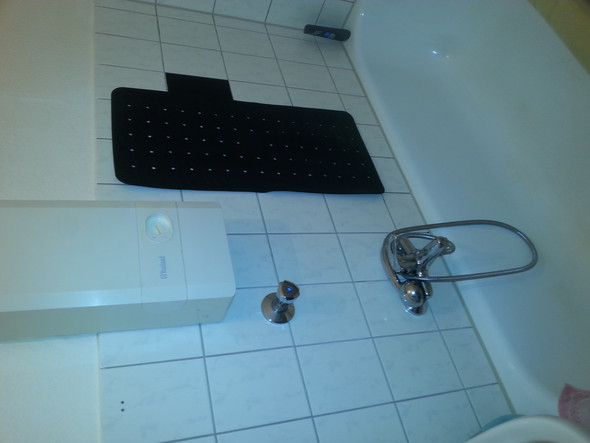 Badewanne + Durchlauferhitzer - (Wohnung, Badezimmer, Dusche)