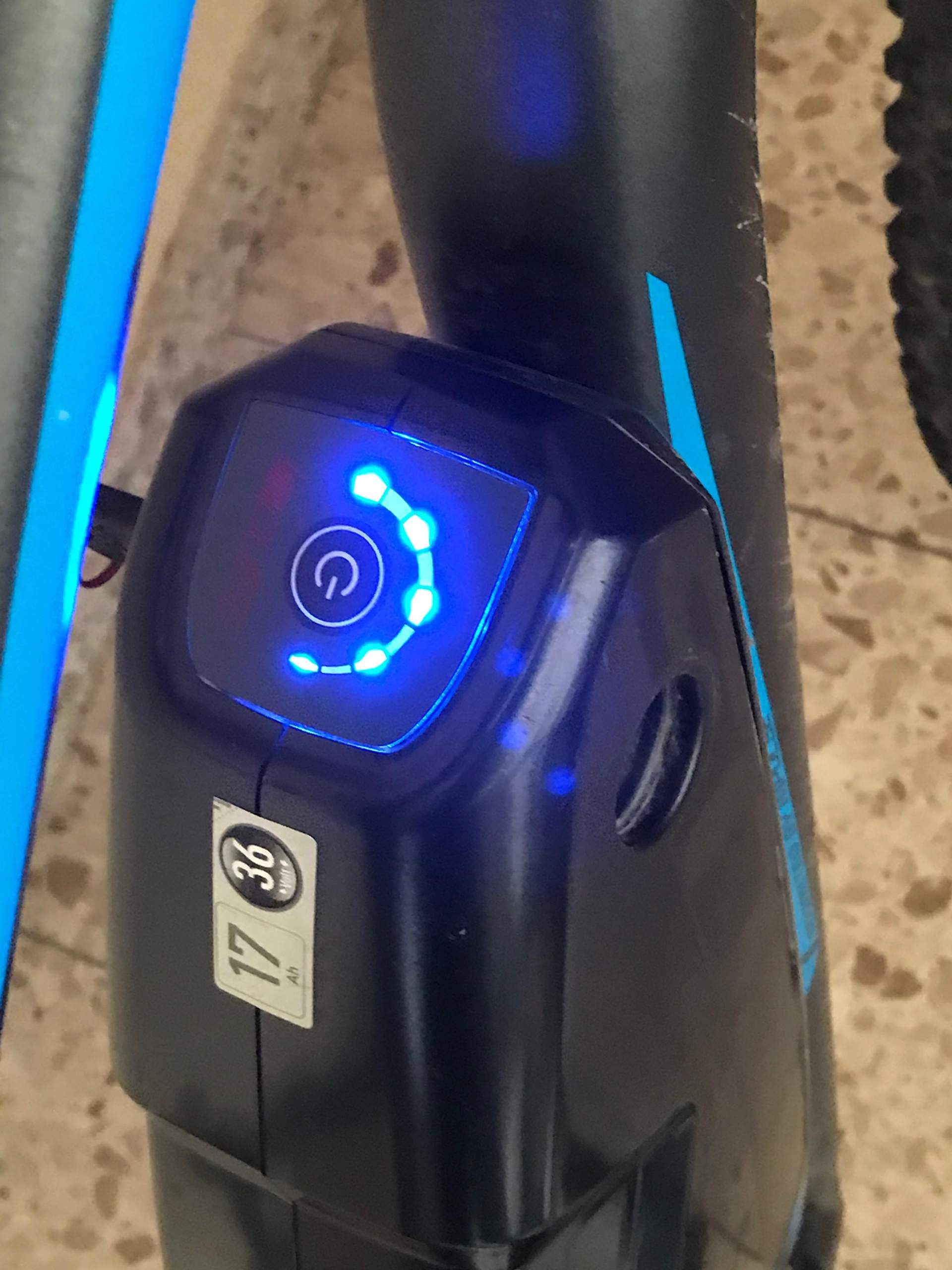E-bike Akku Voll Aber Display Zeigt Leer An E Bike (Focus Thron 27.5r) zieht kein Strom mehr Display funktioniert