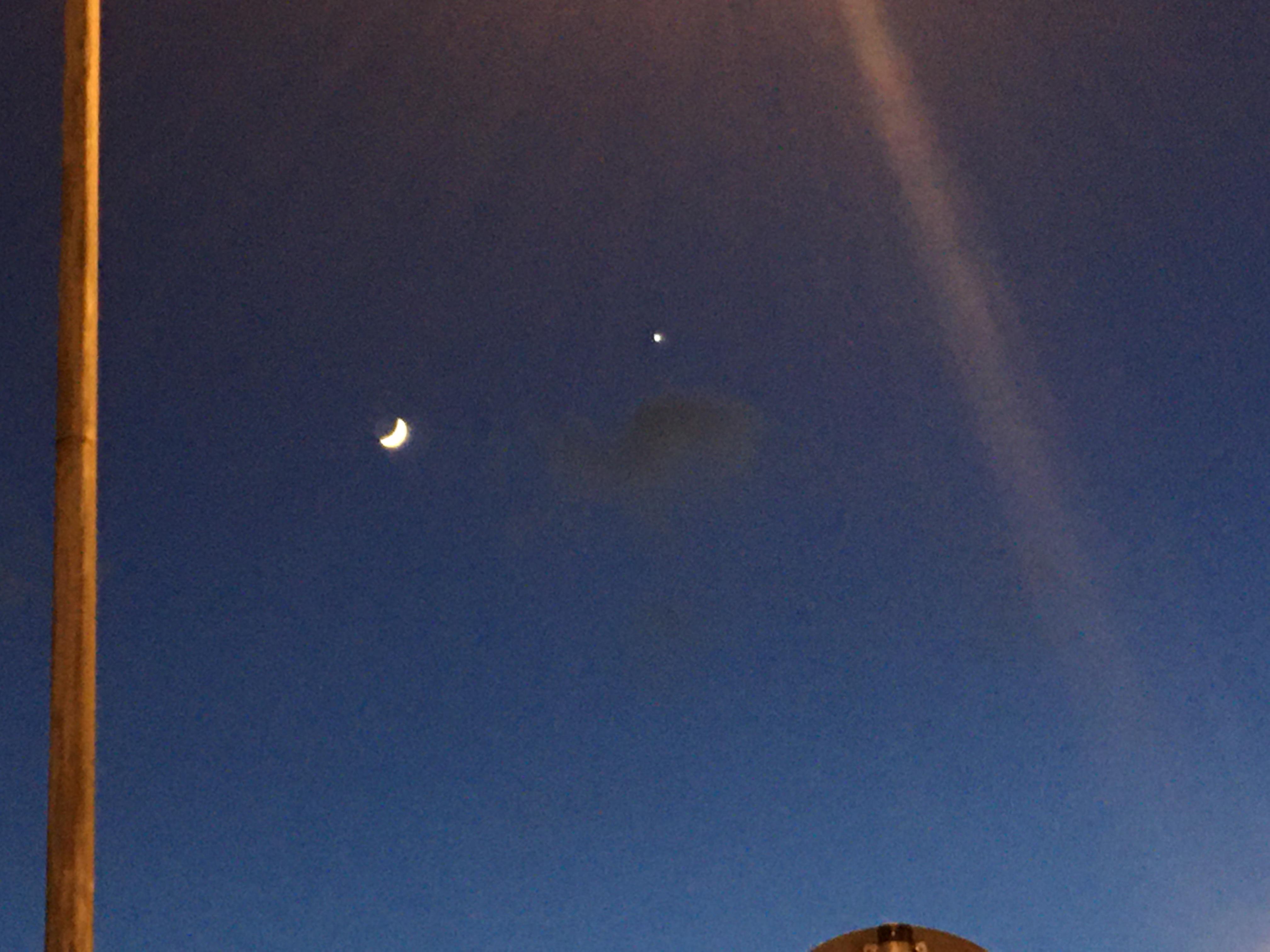 Eben Fotografiert: Was ist das neben dem Mond? (Astronomie, Sterne, ISS)