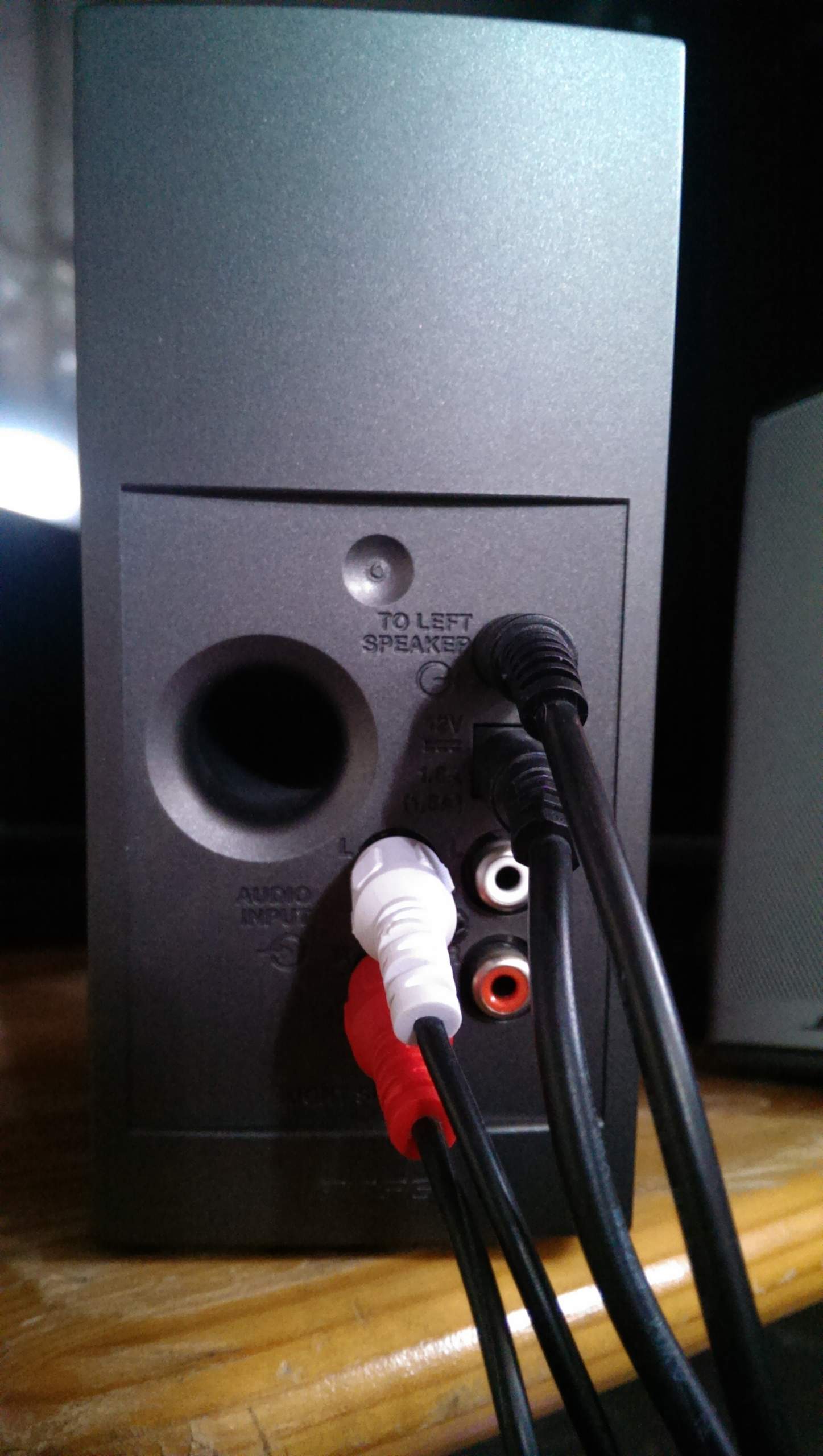 eig. pc boxen an einen tv anschließen?! (Musik, Fernseher, Lautsprecher)