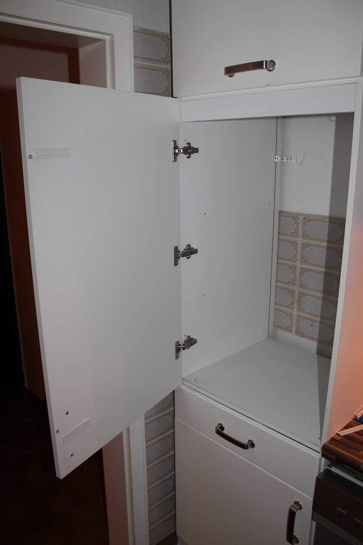 Einbaukühlschrank mit Türscharnier links. Gibt es sowas noch? (kaufen