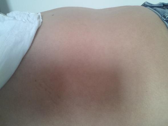 mein bauch im liegen - (Bauch, anfassen)