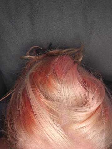 Eine kleine patie haare sind abgebrochen nach 3 mal blondieren?