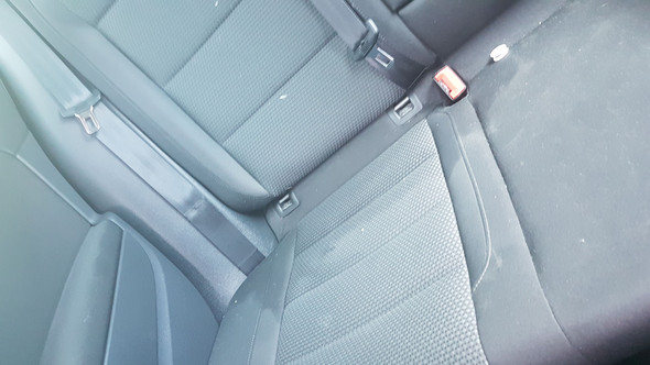 Wasserflecken aus Autositzen entfernen