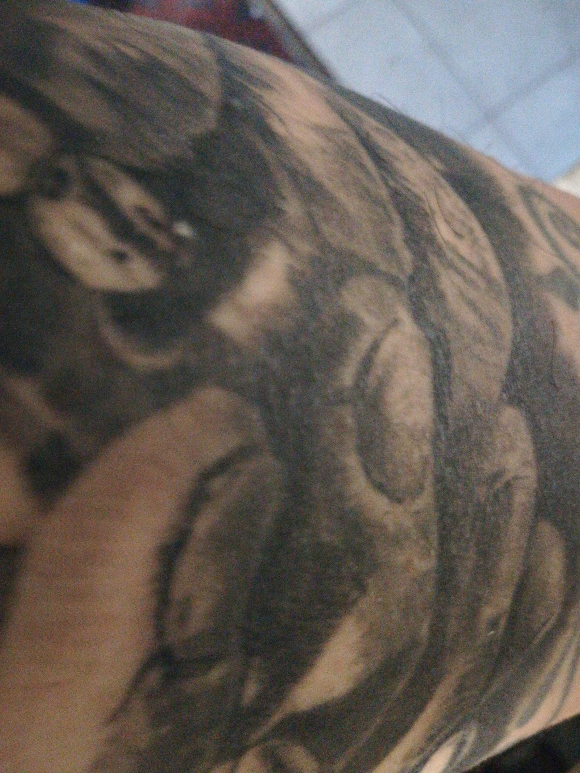 Eiter Pickel auf Tattoo? (Hautpflege, Tattoopflege)