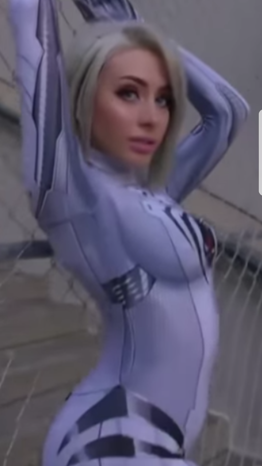 Empfindet ihr die Cosplayerin als gut aussehend/hübsch? (Liebe ...