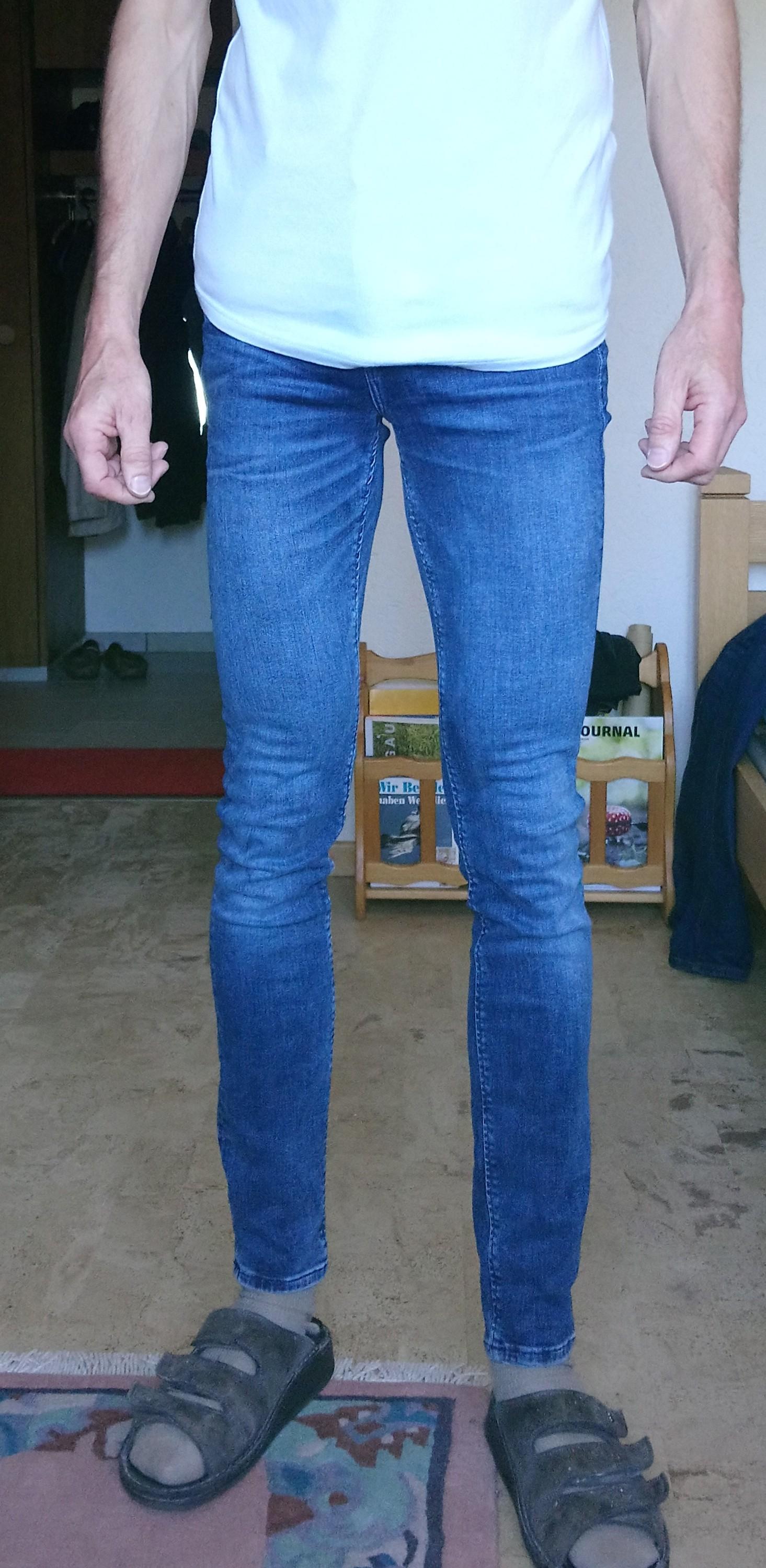Enge Jeans Maenner