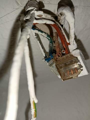entfernen der Klemme am kabel für deckenlampe?