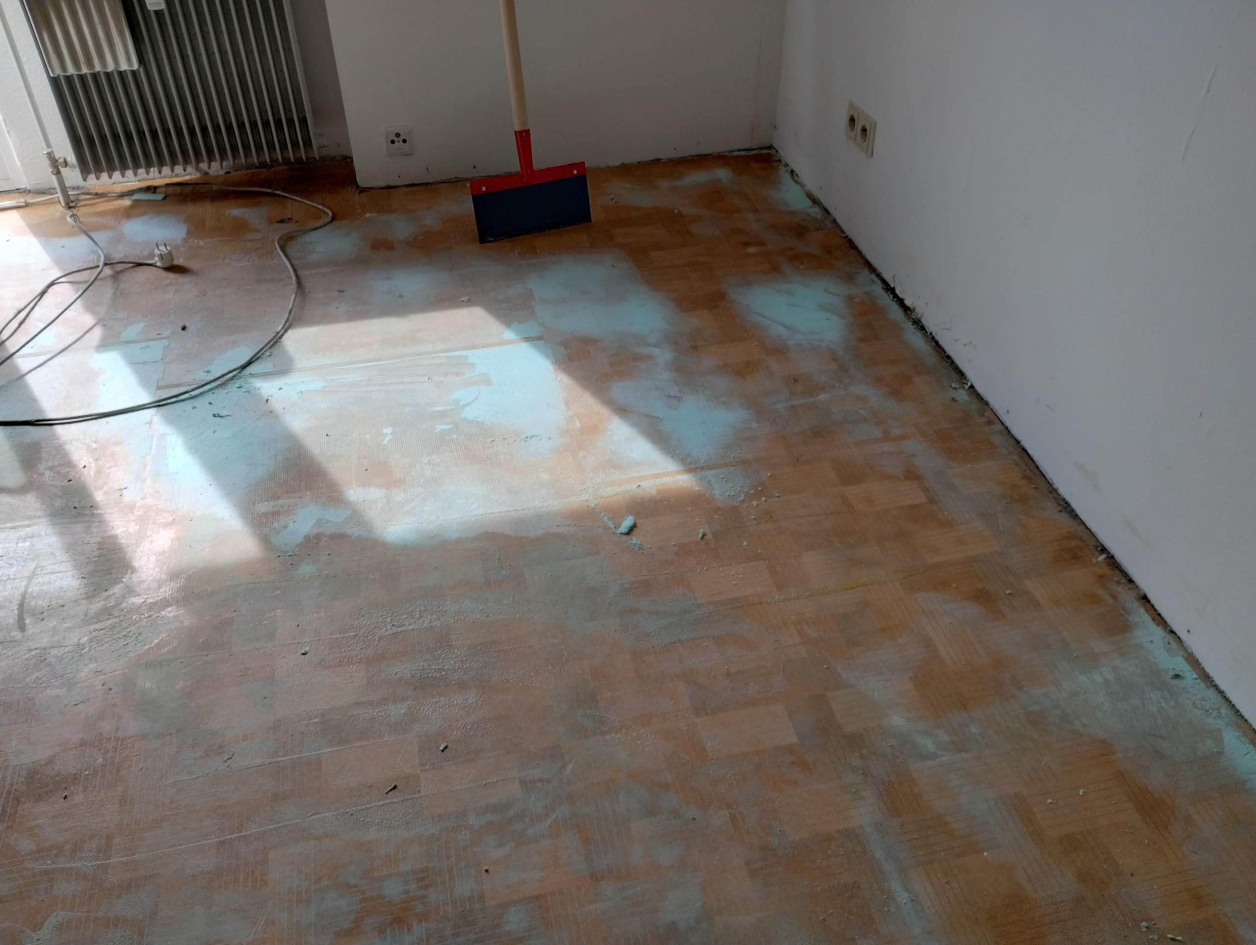 Entfernen von Schaltrittdämmung von PVC_Belag? (heimwerken, Boden, Kleber)