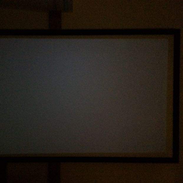 EPSON Beamer Bild ist rechts nicht so hoch er links. Was machen EPSON Beamer Bild ist rechts nicht so hoch er links. Was machen