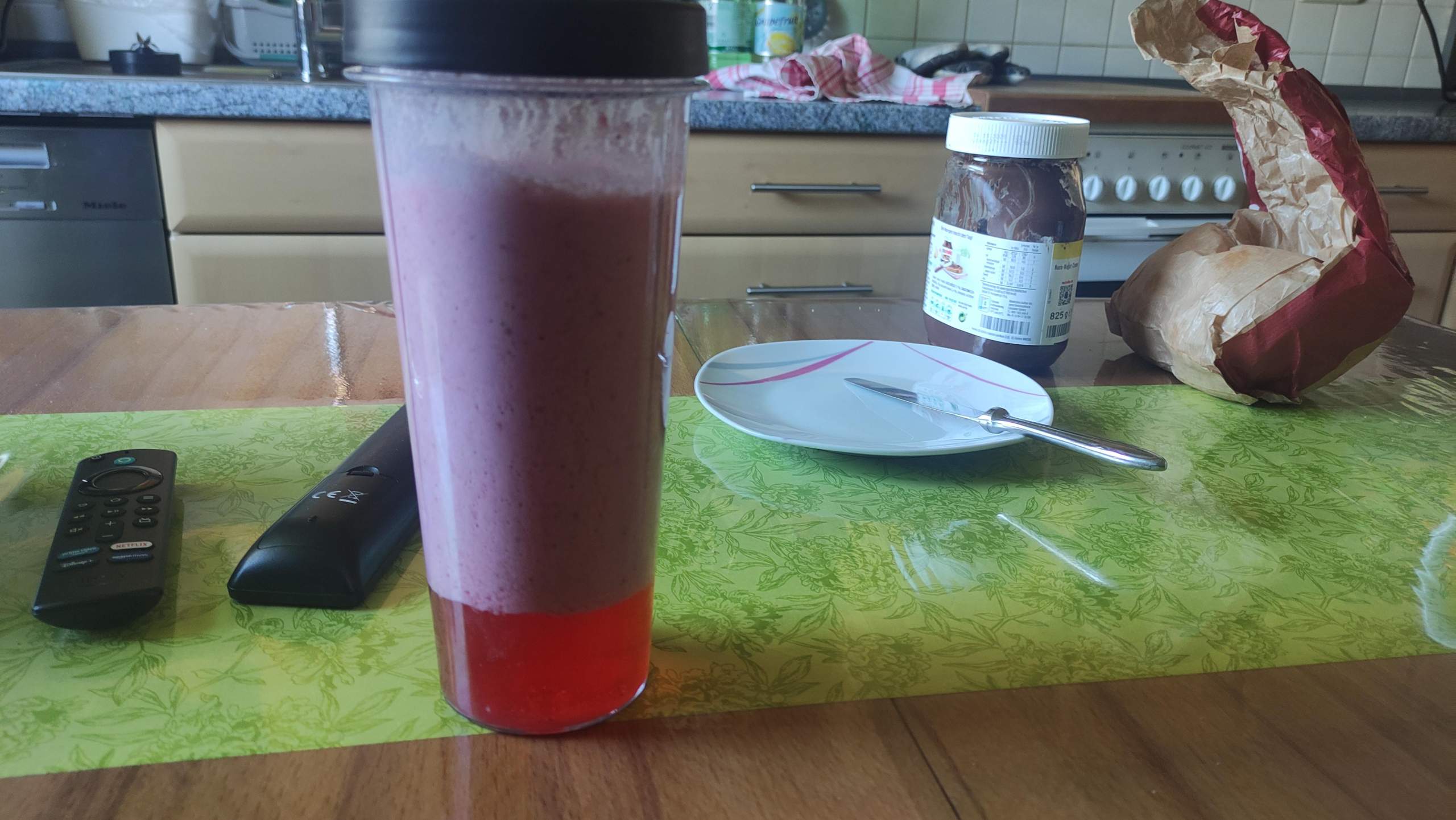 Erdbeermilchshake sieht komisch aus? (Getränke, Haltbarkeit, Milch) Erdbeermilchshake sieht komisch aus? (Getränke, Haltbarkeit, Milch)