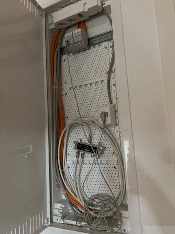 Erkennet man am Stromkasten ob Unitymedia Kabel geht? (Internet, WLAN ...