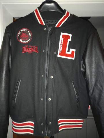 Consdaple Ist die Marke Lonsdale erlaubt oder verboten? (Jacke)