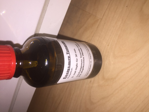 Das ist die Flasche - (Apotheke, Arznei)
