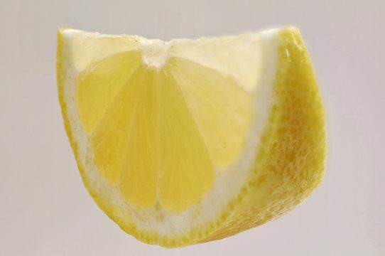 esst ihr den Zitronenschnitz der sich in eurem Getränk befindet?