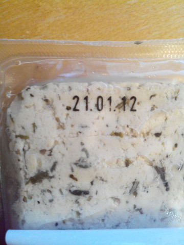 Datum auf Plastikverpackung - (Mindesthaltbarkeitsdatum, Tofu)